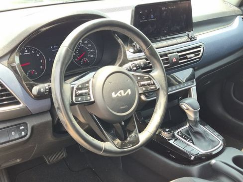 Used 2023 Kia Seltos S w/ Navigation Package FWD image 10