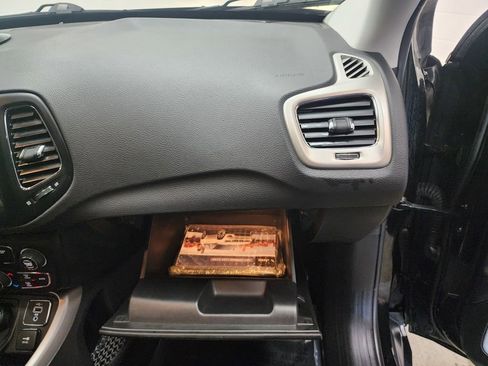 Used 2019 Jeep Compass Latitude image 34