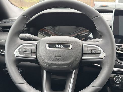 Used 2023 Jeep Compass Latitude w/ Sun and Sound Group AWD/4WD image 14