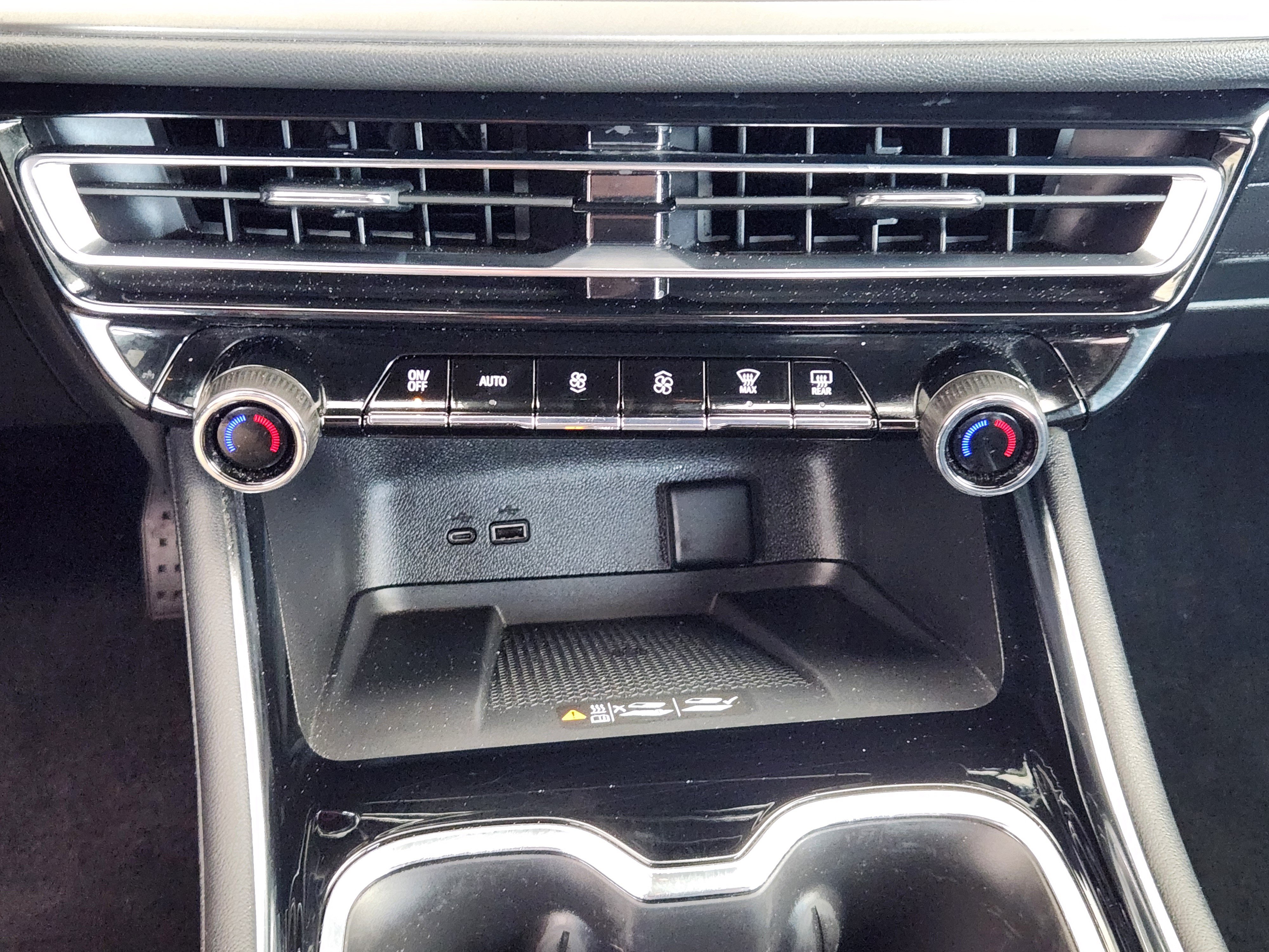 Used 2026 Chevrolet Traverse LT FWD image 18