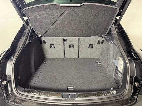 Certified 2025 Porsche Macan S image 17