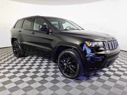Used 2020 Jeep Grand Cherokee Altitude AWD/4WD image 3