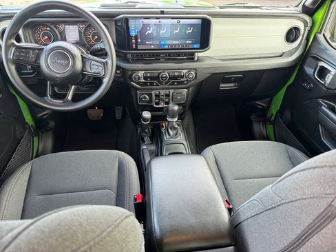 Certified 2025 Jeep Gladiator Sport image 14