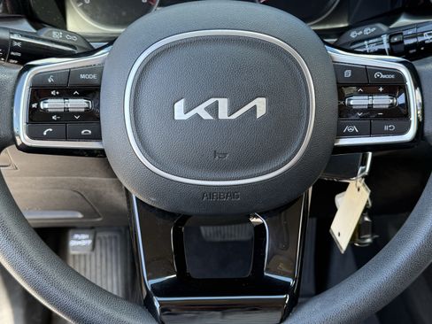 Used 2022 Kia Sorento LX FWD image 17