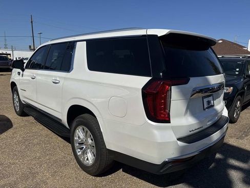 Used 2024 GMC Yukon XL SLT w/ SLT Luxury Package image 9