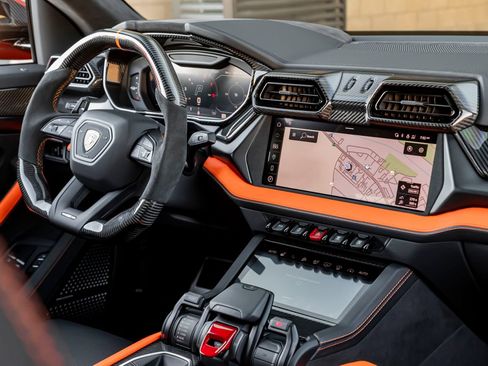 Used 2025 Lamborghini Urus SE AWD/4WD image 34