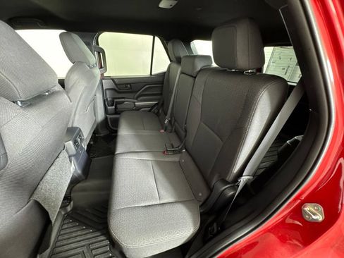Used 2025 Toyota 4Runner SR5 AWD/4WD image 34