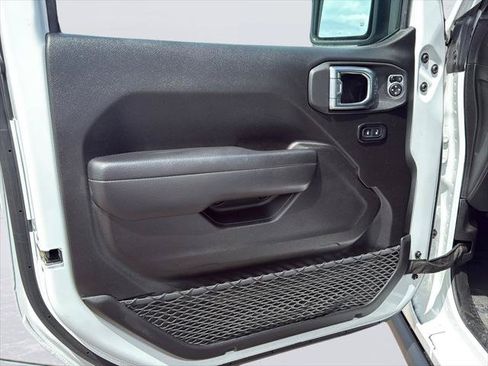 Certified 2025 Jeep Gladiator Sport AWD/4WD image 18