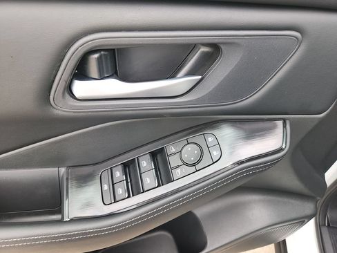 Used 2026 Nissan Rogue SV FWD image 29