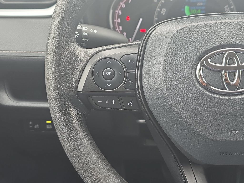 Used 2025 Toyota RAV4 XLE AWD/4WD image 19