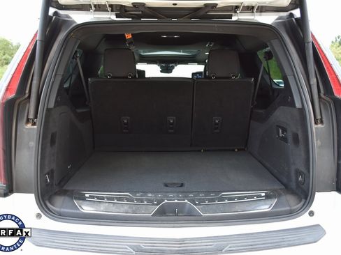 Used 2021 Cadillac Escalade ESV Premium Luxury w/ LPO, Illumination Package image 39