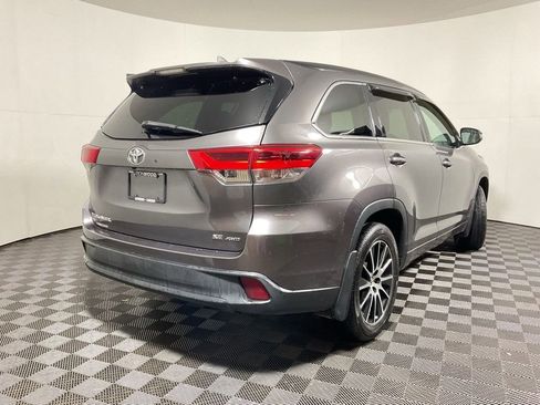 Used 2017 Toyota Highlander SE AWD/4WD image 18