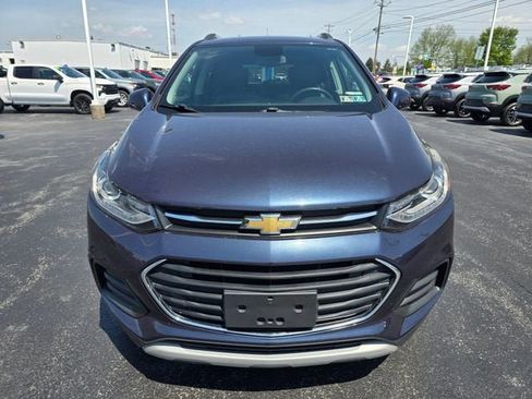 Used 2019 Chevrolet Trax LT w/ LT Convenience Package FWD image 2