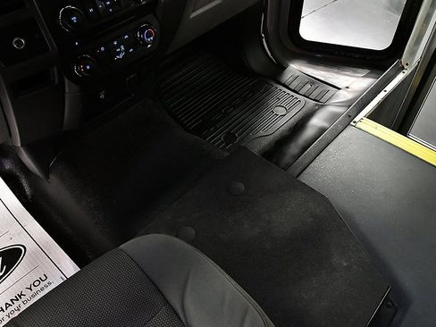 Used 2017 Ford F550 2WD Regular Cab Super Duty image 16