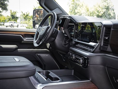 Used 2025 Chevrolet Silverado 2500 High Country w/ High Country Premium Package AWD/4WD image 36