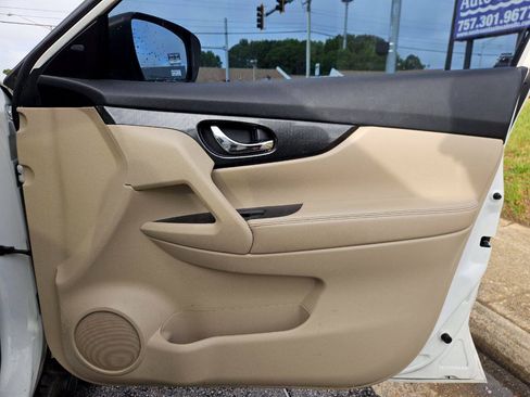 Used 2016 Nissan Rogue SL w/ SL Premium Package FWD image 16