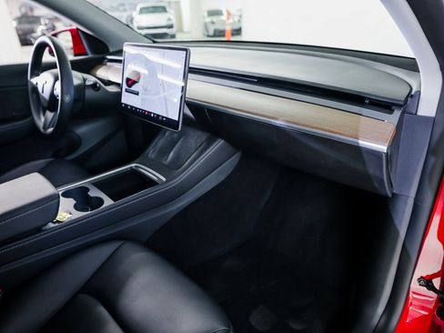 Used 2021 Tesla Model Y Long Range image 28