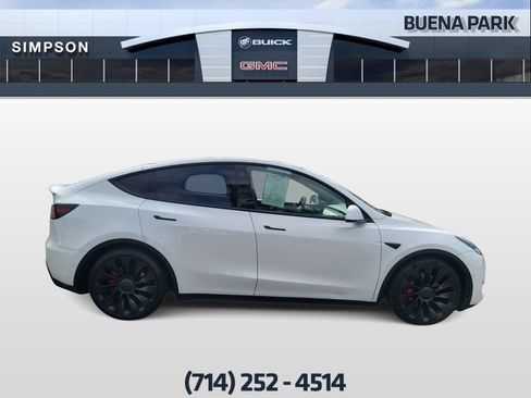 Used 2022 Tesla Model Y Performance AWD/4WD image 9