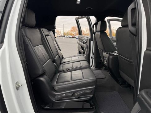 Used 2023 Chevrolet Suburban LT image 35