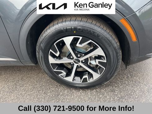 Certified 2024 Kia Sportage EX image 18