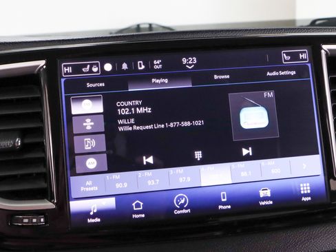 Used 2023 Chrysler Pacifica Touring-L image 19