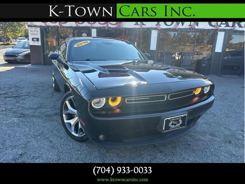 Used 2016 Dodge Challenger SXT Plus image 1