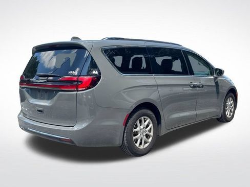 Used 2021 Chrysler Pacifica Touring-L FWD image 6