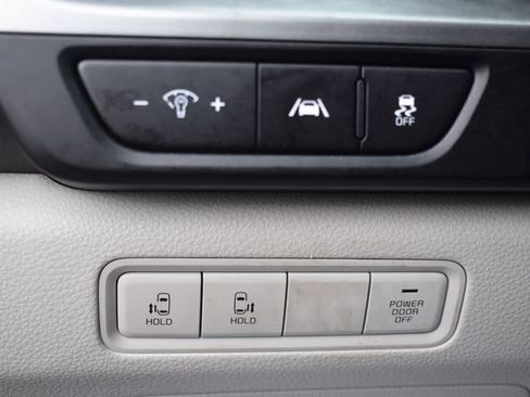Used 2024 Kia Carnival LX FWD image 21