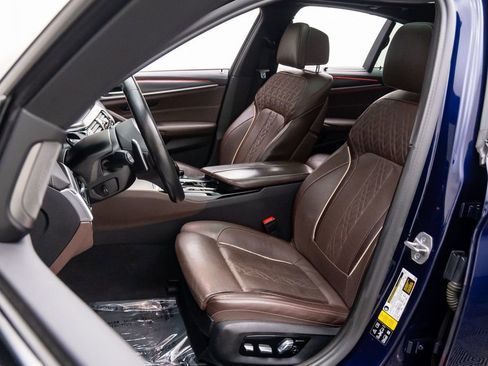 Used 2021 BMW M550i xDrive w/ Dynamic Handling Package image 17