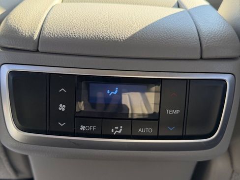 Used 2019 Toyota Highlander Limited image 28