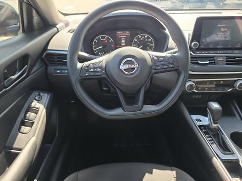 Certified 2025 Nissan Altima 2.5 S FWD image 12