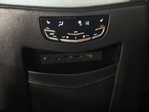 Used 2017 Cadillac Escalade Platinum AWD/4WD image 21