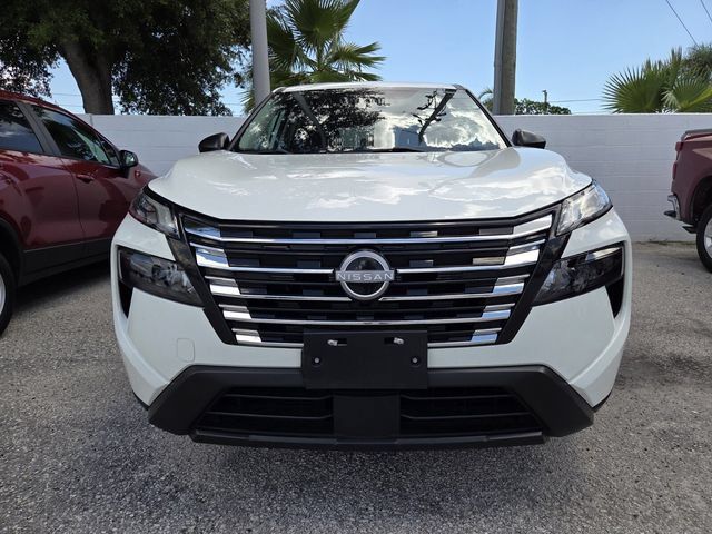 Used 2024 Nissan Rogue S AWD/4WD image 2