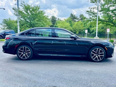 Used 2024 BMW 760i xDrive w/ Premium Package 2 image 7