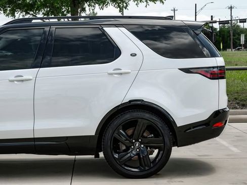 Used 2025 Land Rover Discovery Dynamic SE AWD/4WD image 15