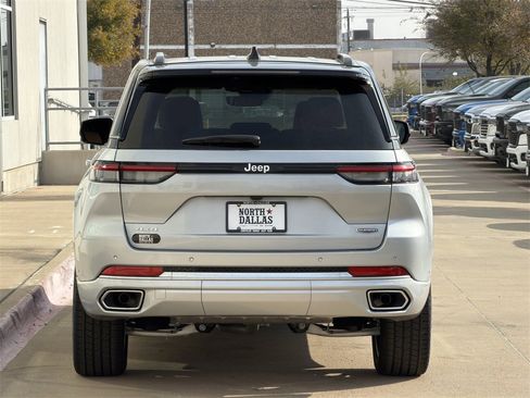 New 2025 Jeep Grand Cherokee Summit image 6