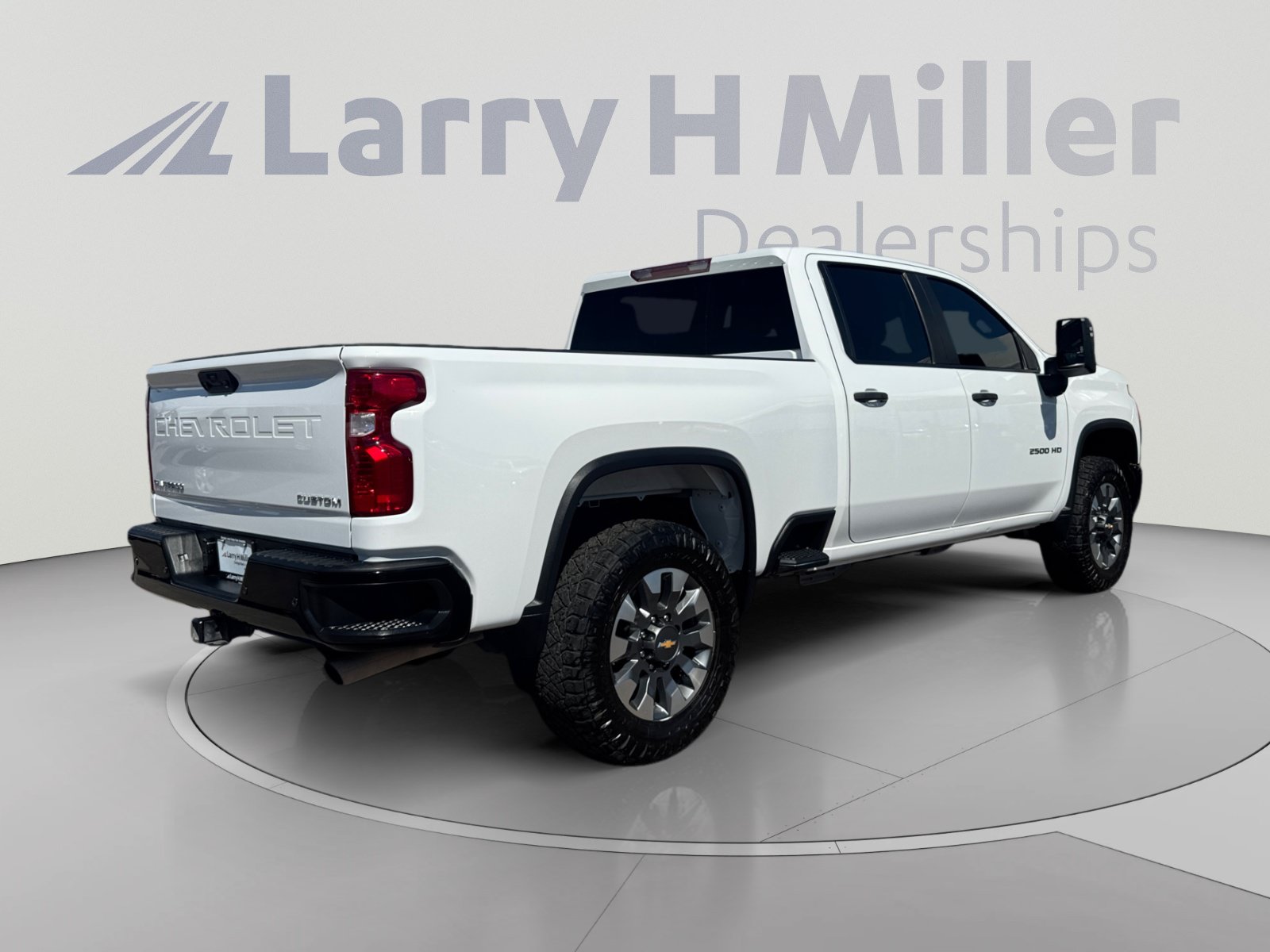 Used 2024 Chevrolet Silverado 2500 Custom w/ Custom Value Package AWD/4WD image 5