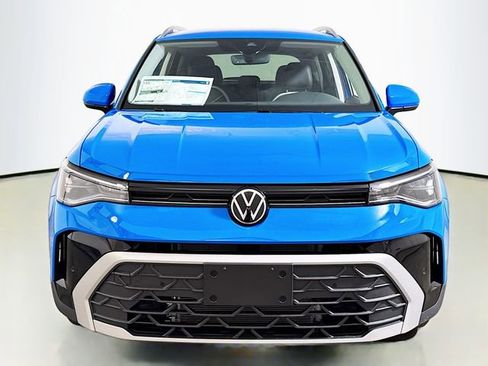 New 2025 Volkswagen Taos SE image 2