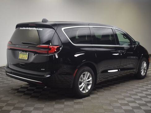 New 2027 Chrysler Pacifica Select AWD/4WD image 5