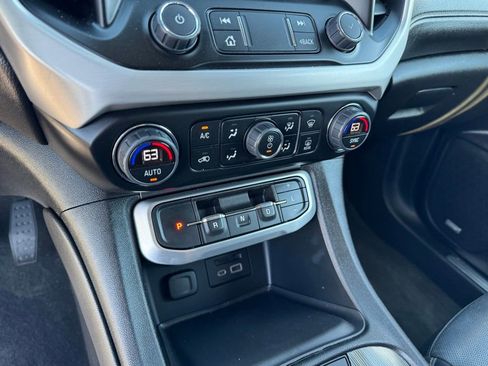 Certified 2023 GMC Acadia SLT FWD image 33