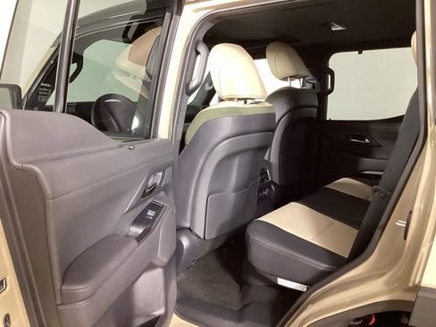 Used 2025 Lexus GX 550 AWD/4WD image 21