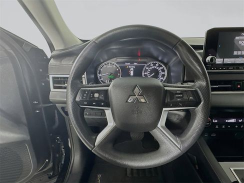 Used 2024 Mitsubishi Outlander ES image 18
