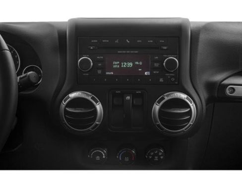Used 2017 Jeep Wrangler Sahara w/ Connectivity Group AWD/4WD image 13