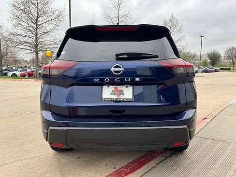 Used 2025 Nissan Rogue SV image 7