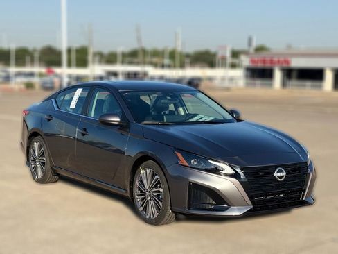 New 2026 Nissan Altima 2.5 SV FWD image 3