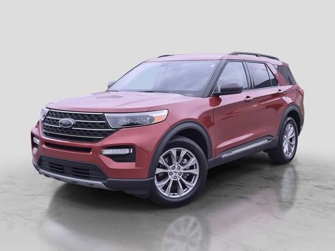 Used 2021 Ford Explorer XLT w/ Equipment Group 202A AWD/4WD image 1