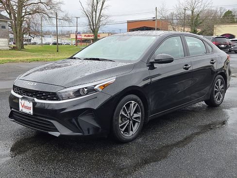Used 2023 Kia Forte LXS w/ LXS Technology Package FWD image 3
