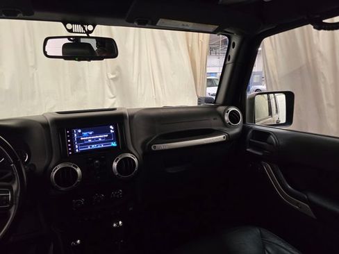 Used 2016 Jeep Wrangler Unlimited Sahara w/ Connectivity Group AWD/4WD image 23