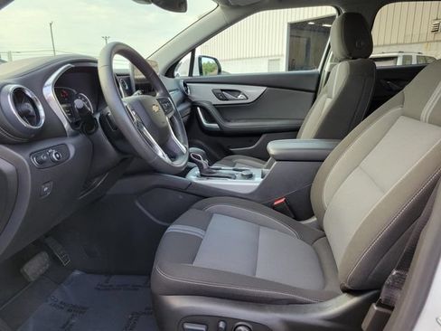 Used 2025 Chevrolet Blazer LT FWD image 11