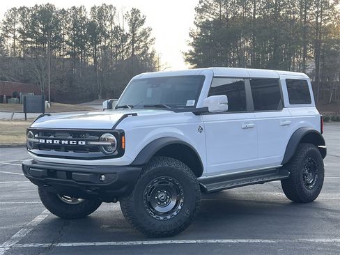 New 2025 Ford Bronco Outer Banks w/ Sasquatch Package image 1